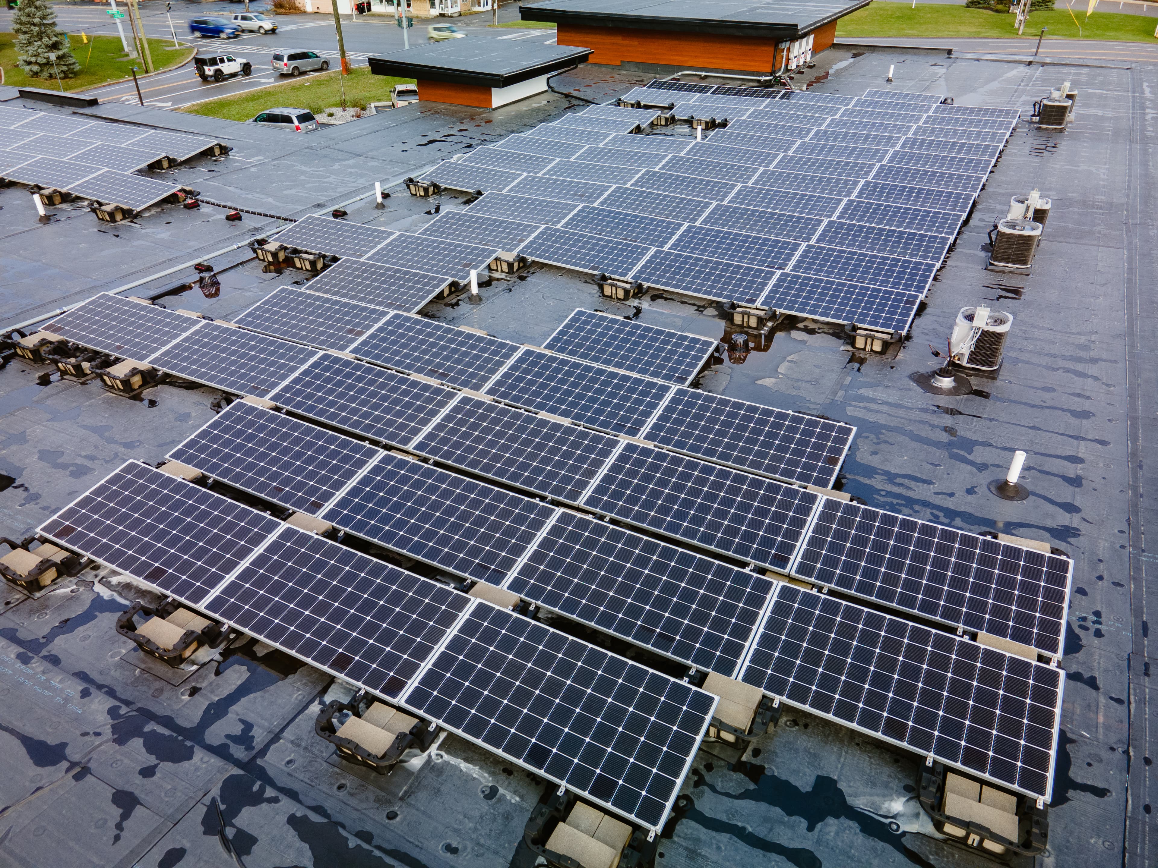 Commercial solar installation on rooftop